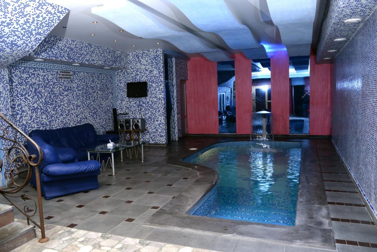 Royal Plus Hotel Erevan Esterno foto