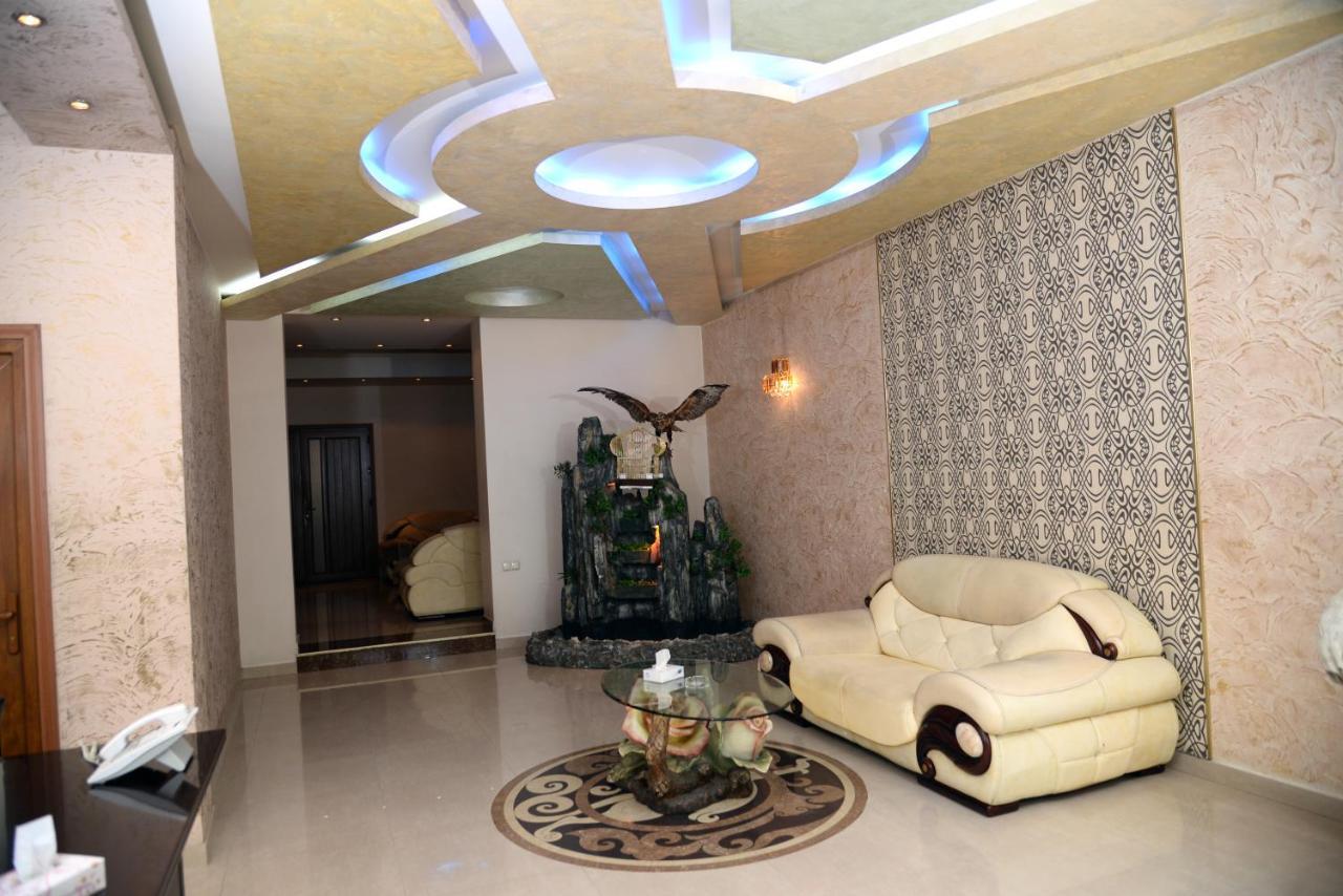 Royal Plus Hotel Erevan Esterno foto