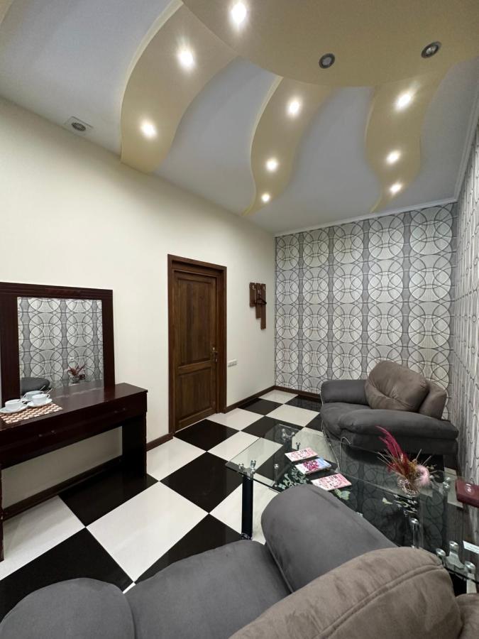 Royal Plus Hotel Erevan Esterno foto
